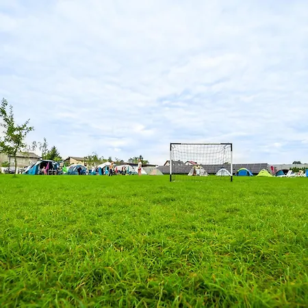 キャンプ場 Kempingzator 3*