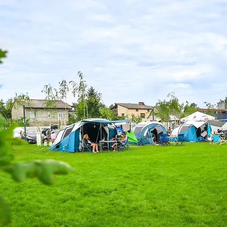 キャンプ場 Kempingzator 3*